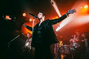 La experiencia de recrear Depeche Mode, en el teatro Mercedes Sosa