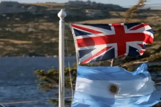 Malvinas, en el centro del debate: picante cruce entre un periodista  británico, el hijo de Trump y Luis Caputo en redes sociales