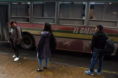 Transporte: el boleto debería costar $2.400, según la Aetat