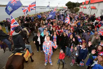 Los isleños reclaman “respetar” el referéndum de 2013