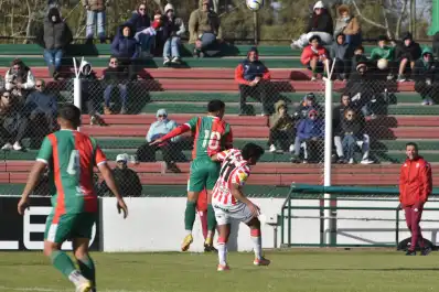 San Martín probó dos esquemas pero ninguno le sirvió en Carlos Casares