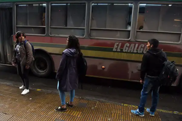 Transporte: el boleto debería costar $2.400, según la Aetat