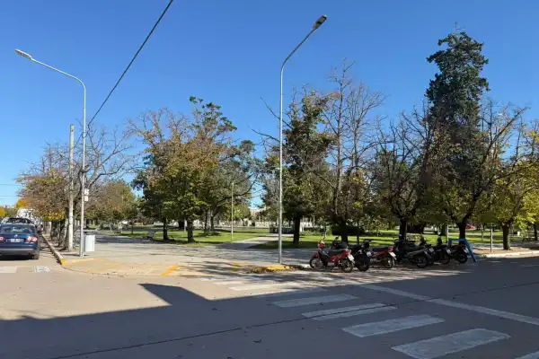 El extraño domingo de Carlos Casares antes de recibir a San Martín: silencio, autos y casi nada de fútbol