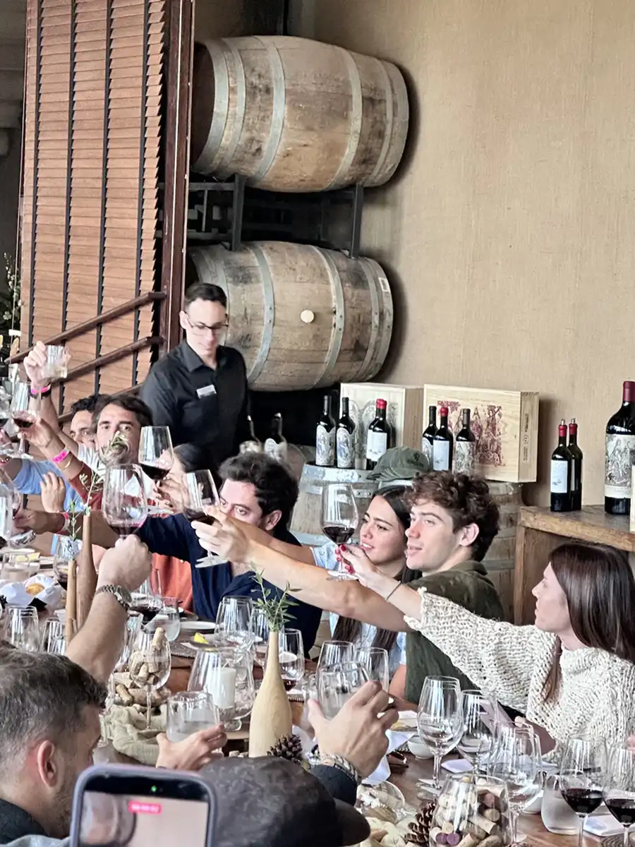 Franco Colapinto y Maia Reficco disfrutaron un íntimo almuerzo antes del show de Fórmula 1