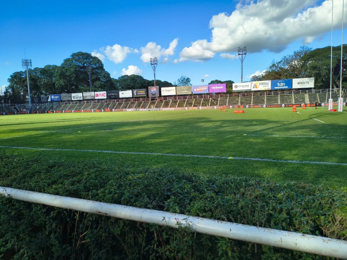 EN VIVO: en un campo de juego en muy buen estado, Tarucas recibe a Peñarol
