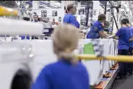 Crisis económica: Electrolux dejó de fabricar heladeras en Rosario y recortará el 80% de su personal