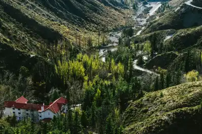 Viñedos, paseos en globo y valles soñados: el pueblo argentino que fue reconocido por la ONU como uno de los mejores del mundo