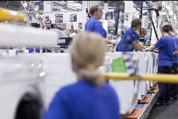 Crisis económica: Electrolux dejó de fabricar heladeras en Rosario y recortará el 80% de su personal