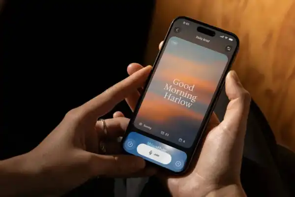 Huxe: cómo funciona la app que convierte tu día en un podcast personalizado
