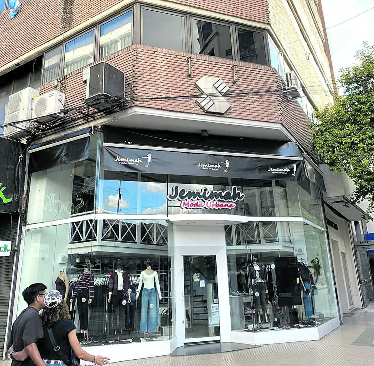 Recuerdos fotográficos: la emblemática tienda La Esperanza, en San Martín y Muñecas