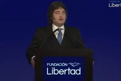 “Soy el presidente que menos gana en América”, dijo Milei en la cena de la Fundación Libertad