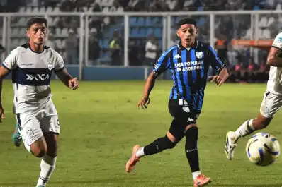 Atlético Tucumán encontró una solución: Leonel Vega se afirma en el medio campo