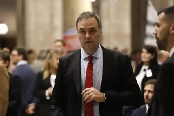 Presentación en el Congreso: el Gobierno blinda a Adorni en una jornada inédita