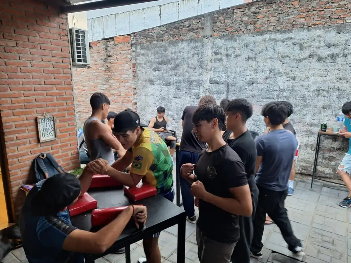 Quiénes son los tucumanos que competirán en el Sudamericano de lucha de brazos