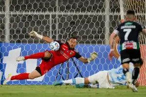 VIDEO: El arquero de Palestino atajó tres penales en cinco minutos ante Gremio y revivió una histórica marca argentina
