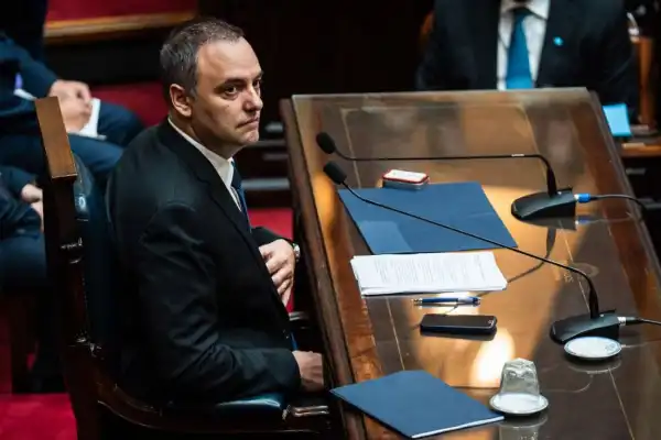 Manuel Adorni en el Congreso: negó delitos y respaldó al Gobierno