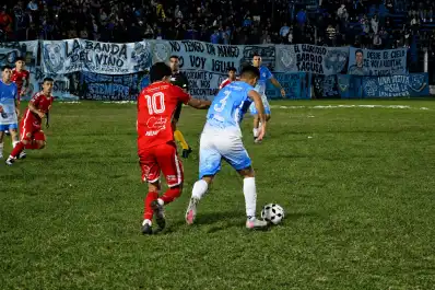 Deportivo Aguilares venció a Jorge Newbery y festejó en el clásico ante una multitud