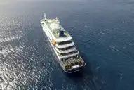 El barco del hantavirus arribará a las islas Canarias