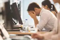 Ocho de cada 10 argentinos no trabaja de lo que soñó: los jóvenes, los más afectados