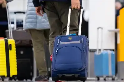 Aerolíneas Argentinas ya no incluye equipaje de mano en sus vuelos económicos: cuánto cuestan los pasajes ahora