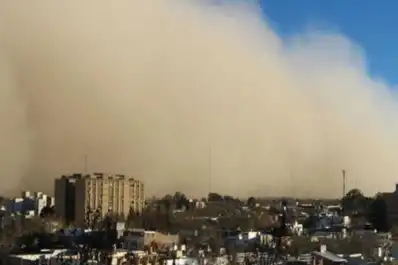 Alerta naranja y amarilla: tormentas, viento zonda y lluvia intensa afectarán este martes al país