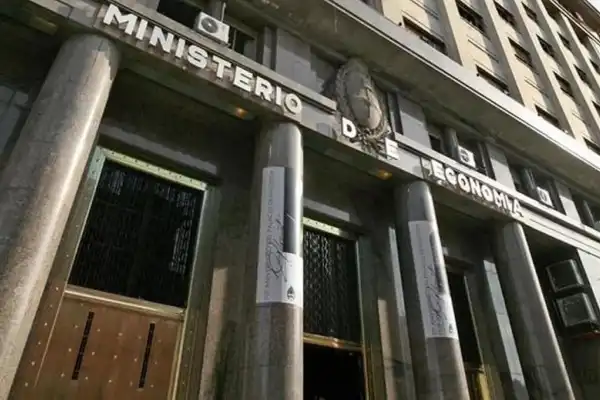 Argentina volvió a acudir a Estados Unidos para cumplir con un vencimiento de intereses con el FMI