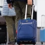 Aerolíneas Argentinas ya no incluye equipaje de mano en sus vuelos económicos: cuánto cuestan los pasajes ahora