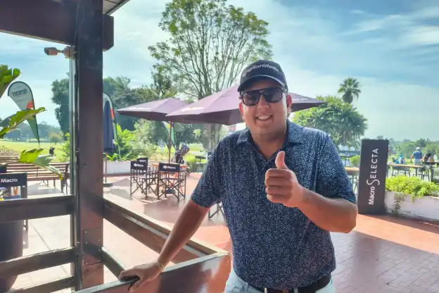 Empezó a jugar de niño, usa el golf para luchar contra el alcoholismo y sueña con dejar su huella en el Abierto del Norte