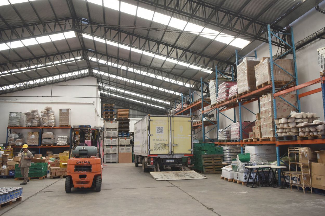 ORDEN. El depósito que almacena los miles de alimentos que se entregan.