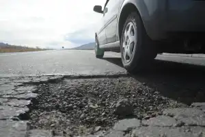 Nazur apuntó al Gobierno nacional por el estado de las rutas: “Tapar baches es salvar vidas”
