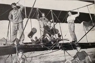 Recuerdos fotográficos: Paillette, el piloto que aterrizó con un avión tipo “jaula de gallinas” en el parque, en 1911