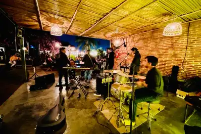 “Ser un Beatle por un ratito”: la zapada que reúne a músicos tucumanos vuelve con una nueva edición