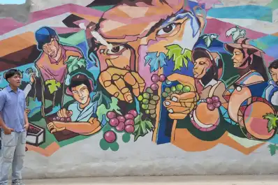 El padre cuida el viñedo, el hijo es enólogo y el otro diseña las etiquetas: la bodega que sorprende con un malbec de altura