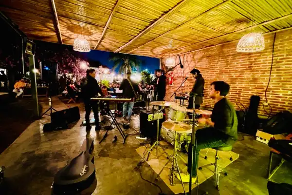 “Ser un Beatle por un ratito”: la zapada que reúne a músicos tucumanos vuelve con una nueva edición