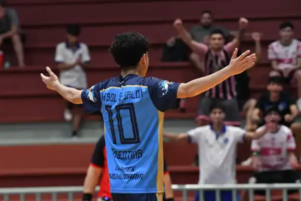 El futsal de Atlético emuló la hazaña de Quito: camisetas de la Selección, victoria heroica y pase a semis del Nacional