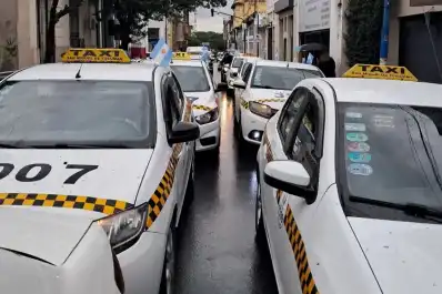 Taxistas de la Capital hicieron una caravana y elevaron quejas a la intendencia