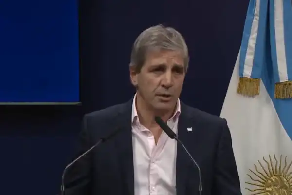 Caputo defendió el rumbo económico y relativizó el impacto político del caso Adorni en las inversiones