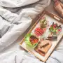 Qué cenar para dormir mejor, según la ciencia: hidratos, pescado azul y aceite de oliva