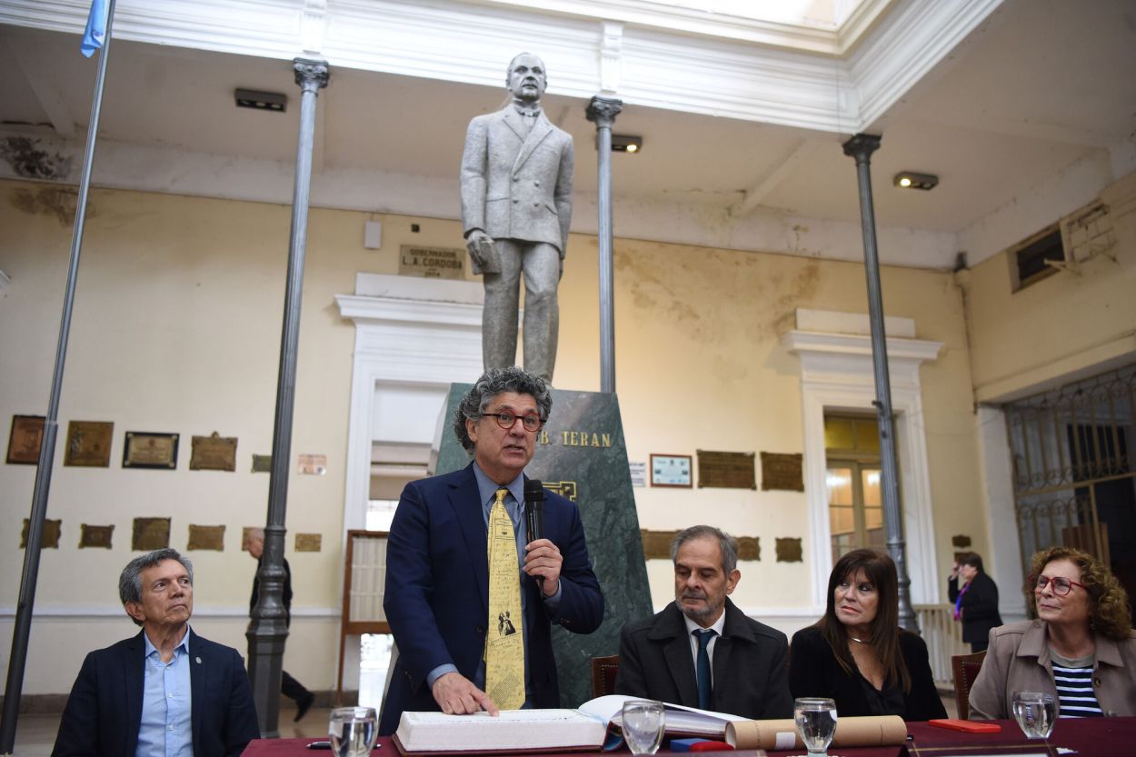 MEMORIAS. En su discurso, Rojo recordó sus tiempos de estudiante.