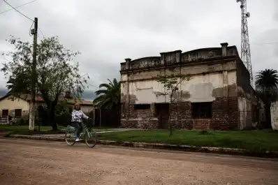 Las cicatrices del agua: las marcas que dejaron las inundaciones en La Madrid y que marcan la profundidad de las tragedias