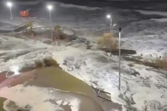550x367_olas-hasta-siete-metros-cortes-luz-fuertes-rafagas-asi-fue-paso-ciclon-extratropical-costa-atlantica-1136067-102858.webp