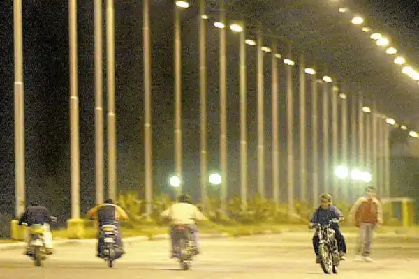 Recuerdos fotográficos: 2003. Picadas de madrugada por la pista del ex aeropuerto