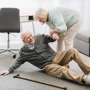 Por qué a partir de los 65 años hay que fortalecer piernas, revisar el calzado y adaptar la casa