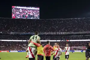 En una noche dramática, River derrotó a San Lorenzo por penales y se metió en cuartos de final