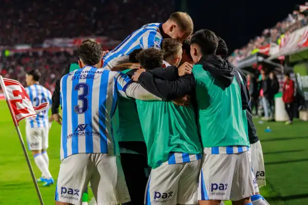 Racing recuperó la memoria, eliminó a Estudiantes y chocará con Rosario Central