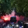 Insólito: hinchas del Barcelona apedrearon el colectivo de sus propios jugadores antes del clásico