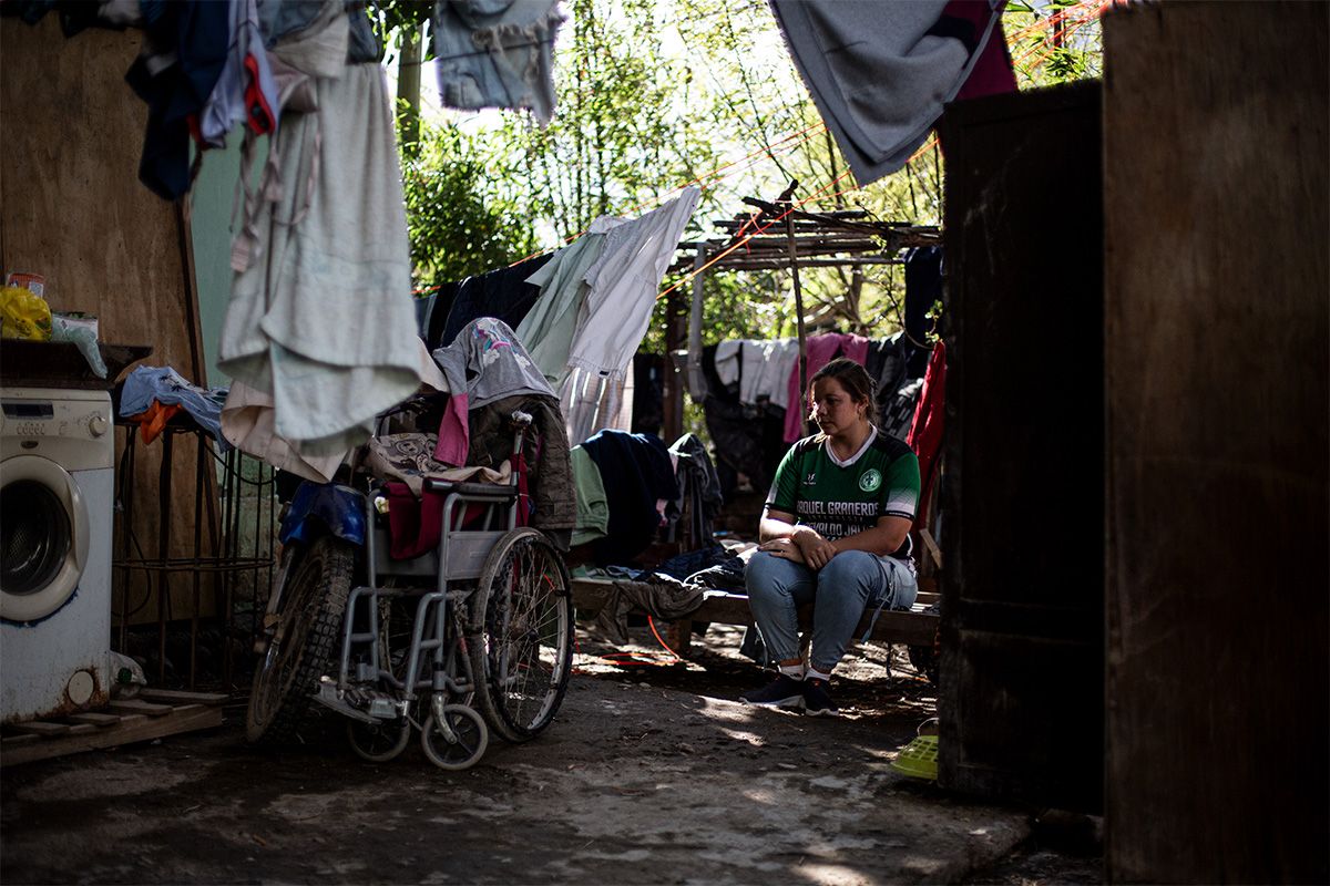 HUMEDAD. Algunos de los vecinos deben acampar en sus patios mientras seca el interior de sus viviendas
