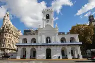 25 de mayo: cuánto deben pagarte si trabajás durante el feriado, según la legislación