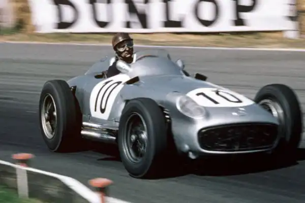 “Es insuperable”: Juan Manuel Fangio fue elegido por un diario británico como el mejor piloto de la historia de la Fórmula 1