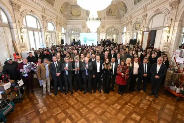 Jaldo entregó equipamiento y firmó convenios por más de $168 millones para fortalecer cooperativas tucumanas